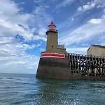 Cap Babord - L'oiseau D'or Au Bord De *
