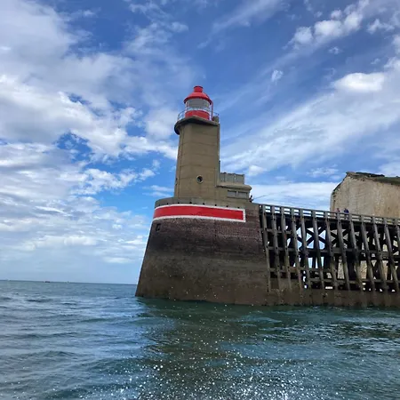 Cap Bâbord - L'oiseau D'or Au Bord De *